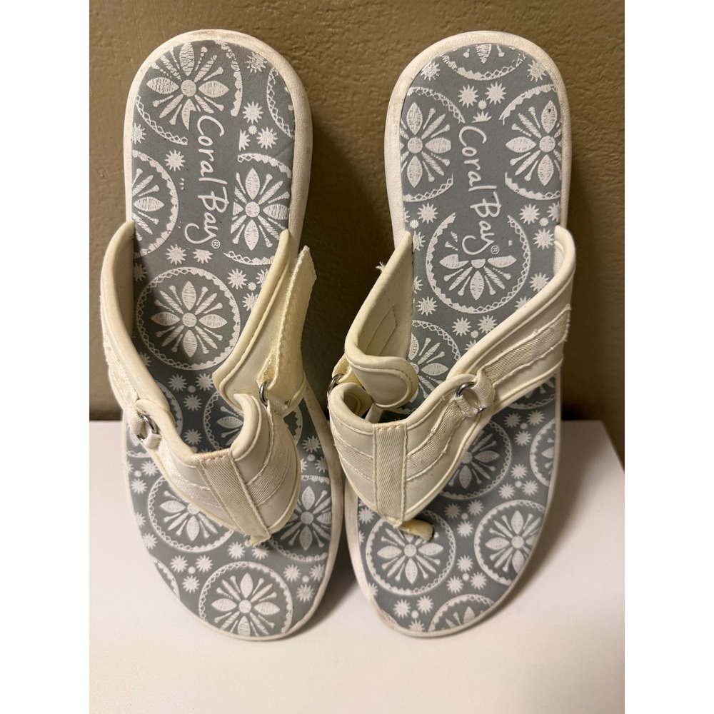 Coral Bay Magi Womens 8 White Thong Sandals Floral Print Adjustable Strap Shoes